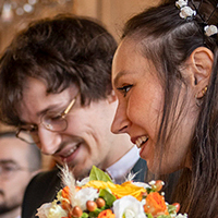 Nous avons fait un petit mariage très simple et demandé à Manyue d`immortaliser ce moment; résultat: des photos magnifiques, très chic, une très belle lumière et des plans émouvants bien que nous n`ayons téservé que peu de temps.Beaucoup plus de photos rétouchées qu`attendu. Merci infini