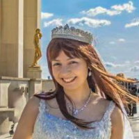 Madame Manyue est une spécialiste en photographie. De plus, elle est professionelle et très sympathique. Nous avons adoré le résultat de notre scéance shooting. Je la recommqnde vivement. ---Fawzi