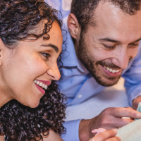 Super expérience avec Manyue. Une vraie pro et très flexible.A la base nous avions prévu une séance photo grocesse mais avec l`arrivée plus tôt de bébé nous l`avons transformé en scéance nouveau-né et nous l`avons pas regrêtté !