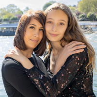 Merci Manyue super travail! Elle a su nous mettre a l`aise, c`était notre premier shooting et elle a été de bon conseil. Elle a vraiment prise le temps avant la scéance de faire le point sur ce qu`on voulait. Je suis enchantée des photos, ca nous laisse un magnifique souvenir de la capital. Je